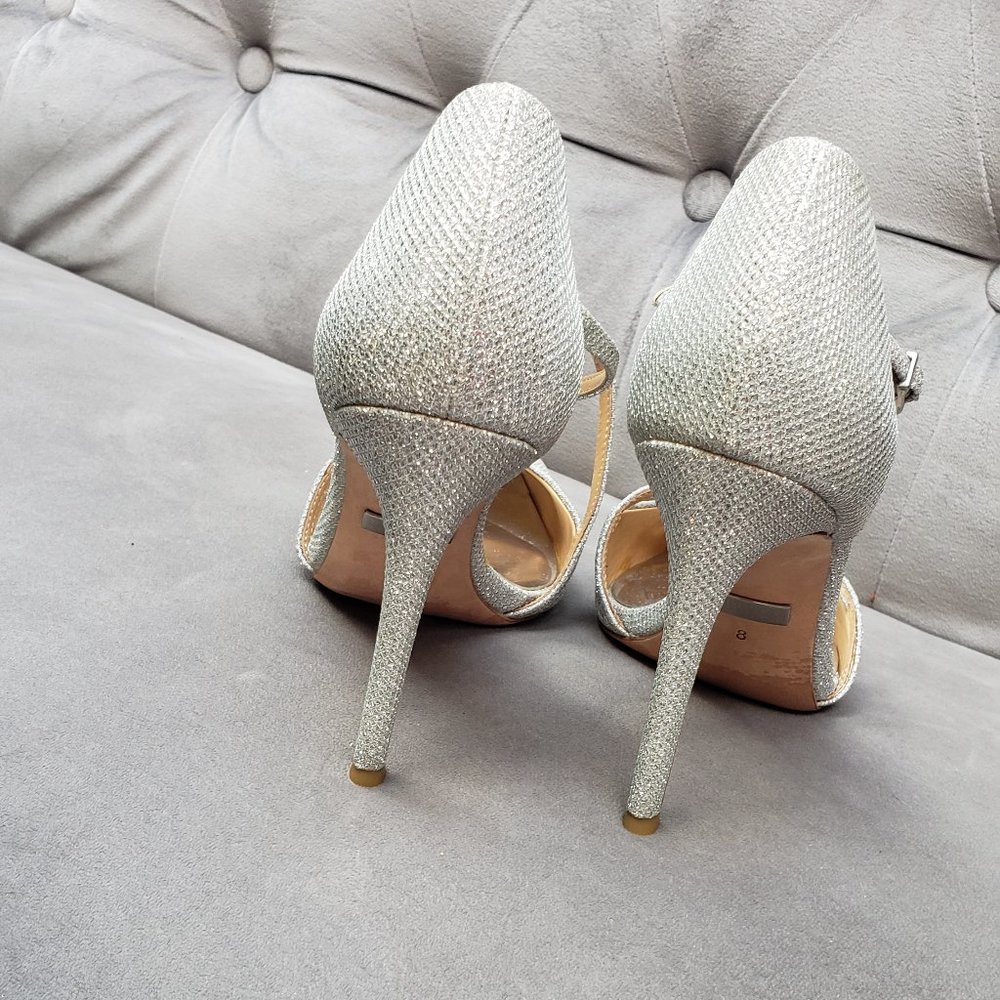 Badgley Mischka   Silver sparkle Pump Size 8 - Picture 7 of 8